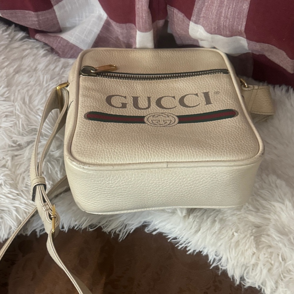 Gucci Cream Crossbody Messenger with Green and Red Web. Good condition. - Picture 3 of 3